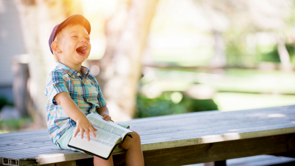 Sådan gør du højtlæsningen sjov – 6 ting, dit barn vil elske!