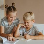 Skal dit barn til at lære at læse? Her er 5 gode råd til læsestart!