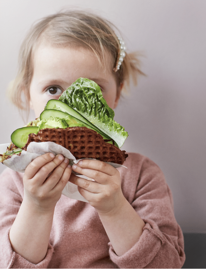 Grøn mad til hele familien: Sådan får du dine børn til at spise grønt