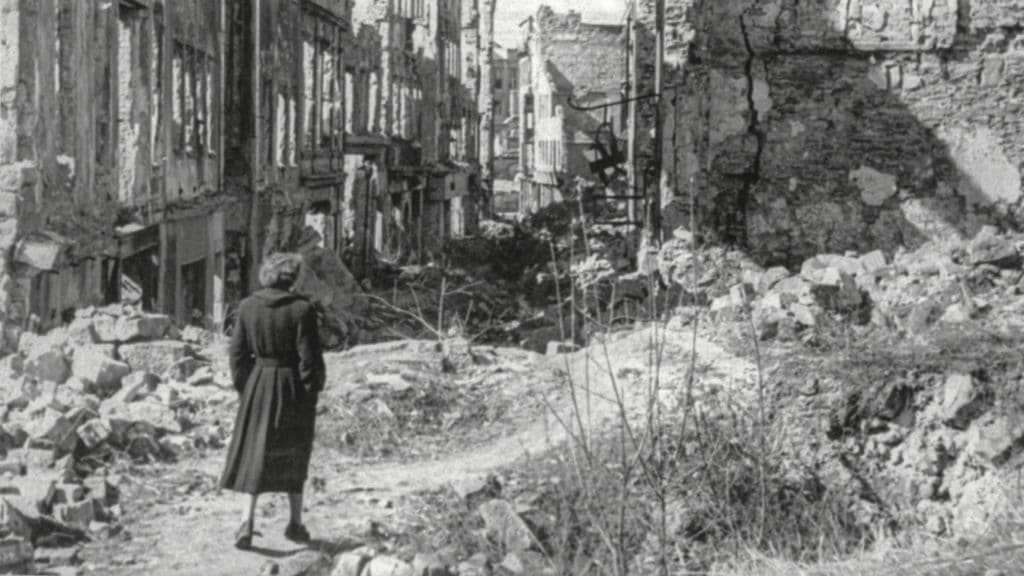 Sinclair McKays Dresden 1945. Øjenvidneberetninger fra natten hvor helvedes porte åbnede sig