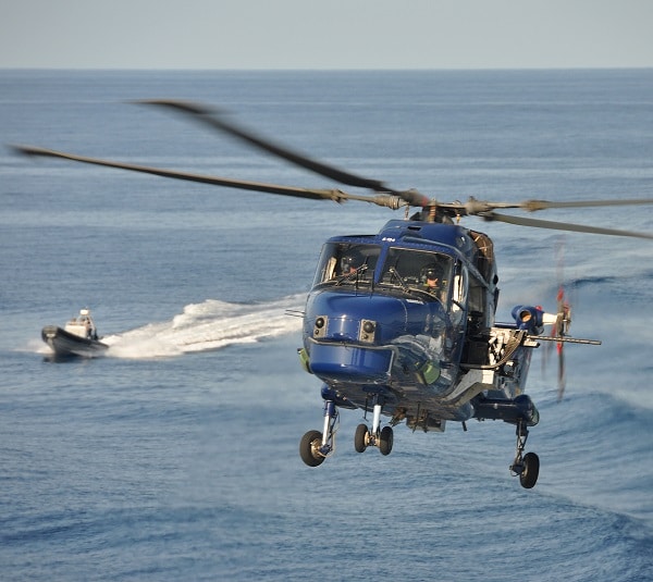 Livsfarlig piratjagt i ny bog om redningshelikopteren Lynx: "Jesper, du har ikke likvideret nogen, men reddet 8 frømænds liv!"