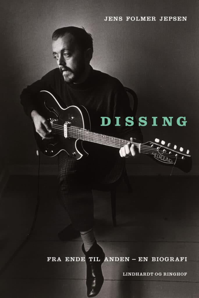 Kom tæt på Povl Dissing i ny biografi om den folkekære og omdiskuterede sanger. Tyvstart din læsning her