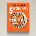 5 ingredienser – Middelhavsmad af Jamie Oliver: FÃ¥ opskriften pÃ¥ HvidlÃ¸gskylling med cremede kikÃ¦rter, spinat og sumak