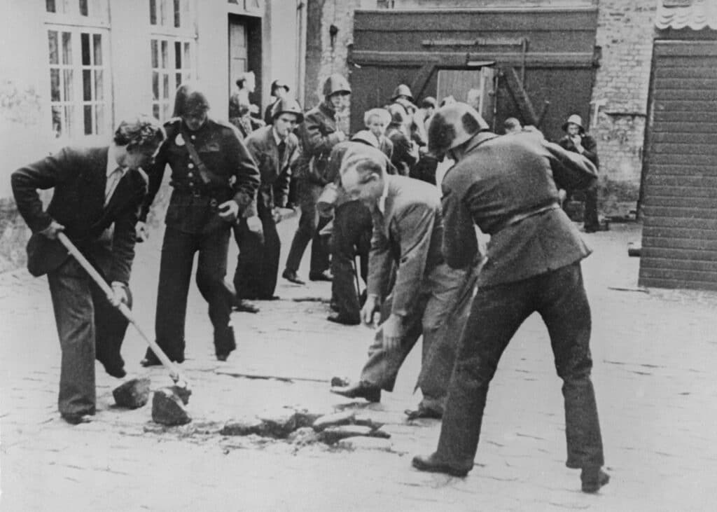 Da Nazisterne angreb og afvæbnede dansk politi. Frederik Strand og Anders Brandt Lundager fortæller om Aktion Möwe.   